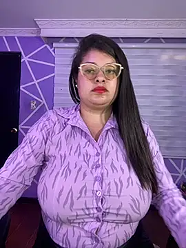 MiiaaJoness' Live XXX Chat