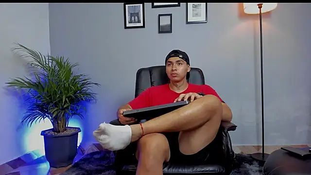 ronnie_crafored's Webcam Show