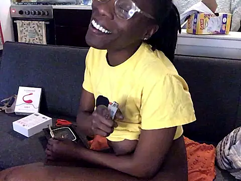 littyleesh1's Live XXX Chat