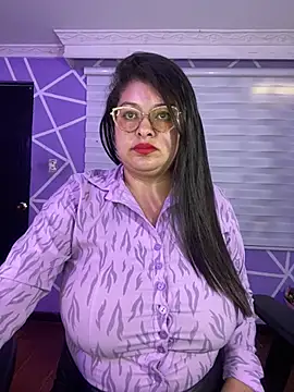 MiiaaJoness' Live XXX Chat