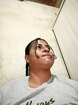 Giselabrunette25's Live XXX Chat