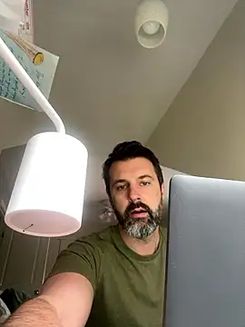 plaintreebull Show in webcam