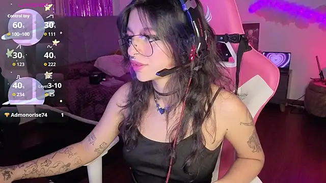 Онлайн чат XXX larah_uwu