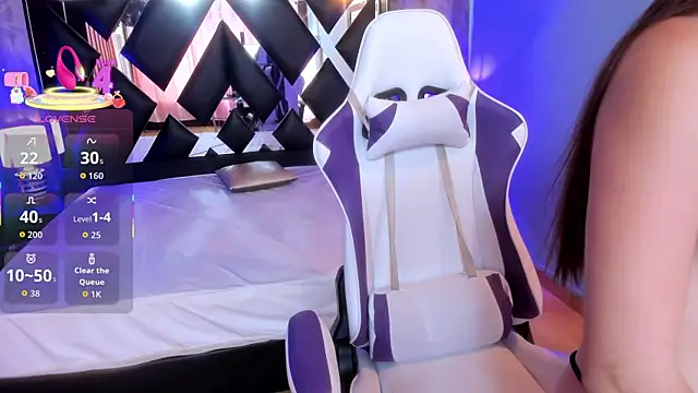 Emma_Petiite's Live XXX Chat