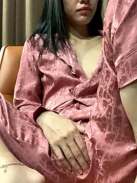 Tiny-122's Live XXX Chat