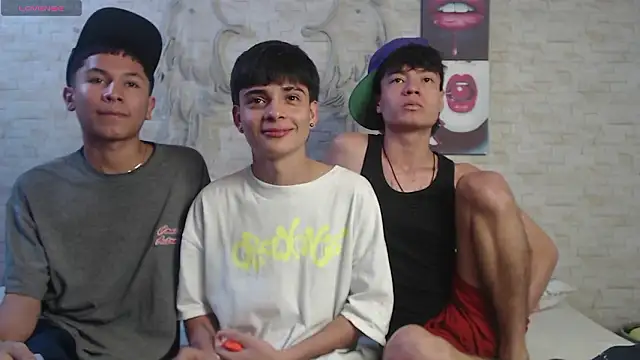 axel_milo_kairo_and_noa's Live XXX Chat