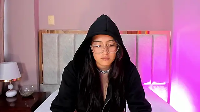 BelllaStone's Live XXX Chat