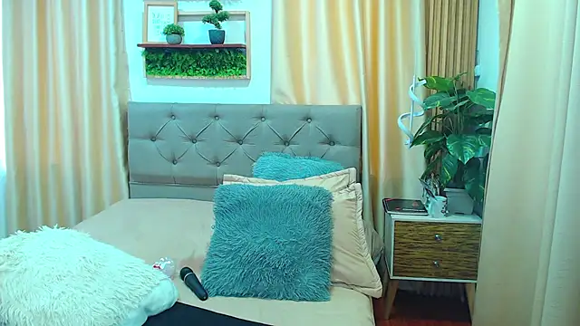 sasi_luna's Live XXX Chat