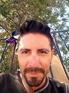 Lionardovssf35's Live XXX Chat