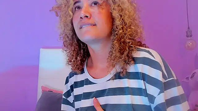 Charlotte11-11's Live XXX Chat