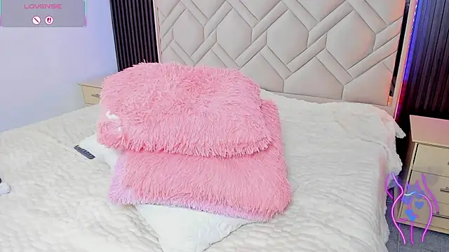 MiaaFarrel Adlı Modelin Canlı XXX Sohbeti