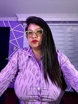 MiiaaJoness' Live XXX Chat