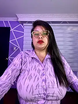 MiiaaJoness' Live XXX Chat