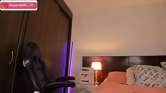 AleJaramillo_'s Live XXX Chat