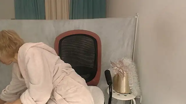 LuxuryNika's Live XXX Chat