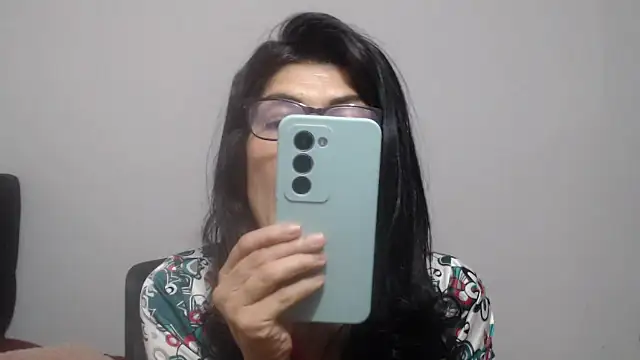 abrilsex23 Adlı Modelin Canlı XXX Sohbeti