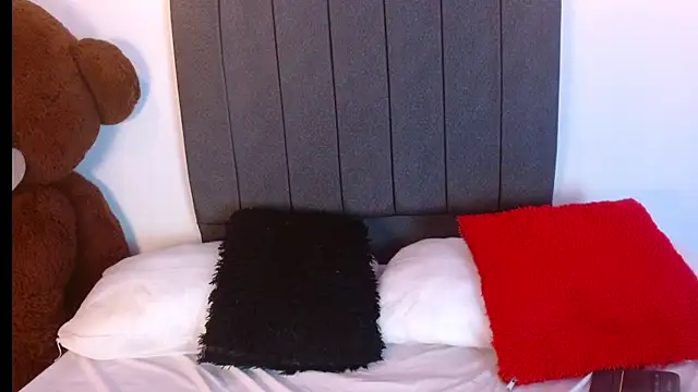 Emadelacroix's Live XXX Chat