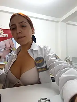 Emily-7_'s Live XXX Chat