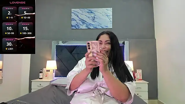 Lauralove_69's Webcam Show