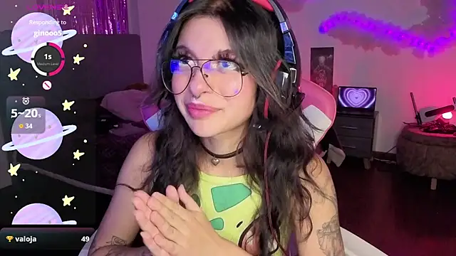 larah_uwu Chat XXX live