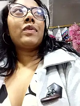 XXX chat uživo modela Ebony-Goddess19