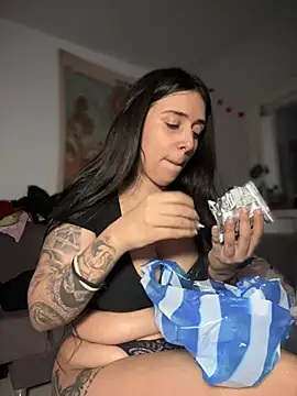 kiaraglam2's Live XXX Chat