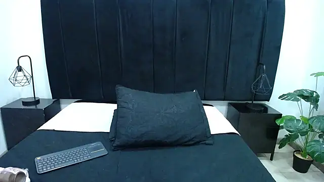 CamiilaReyes' Live XXX Chat