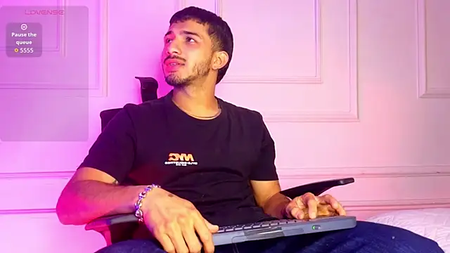 ArturoCardona_'s Live XXX Chat