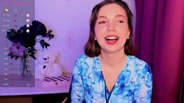 Chat XXX en directo de KindHazelHere_