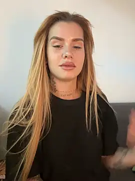 EmiliaCatalina's Live XXX Chat