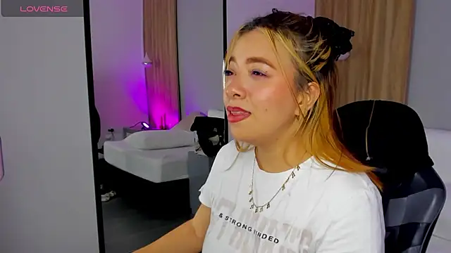 alma_fenixのライブXXXチャット