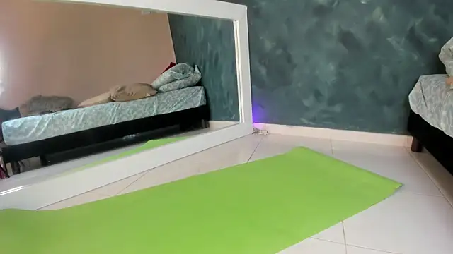 Chat XXX en directo de GingerMoon_