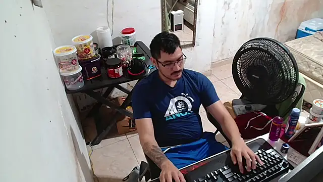 Chatroom XXX en direct de Leonino231