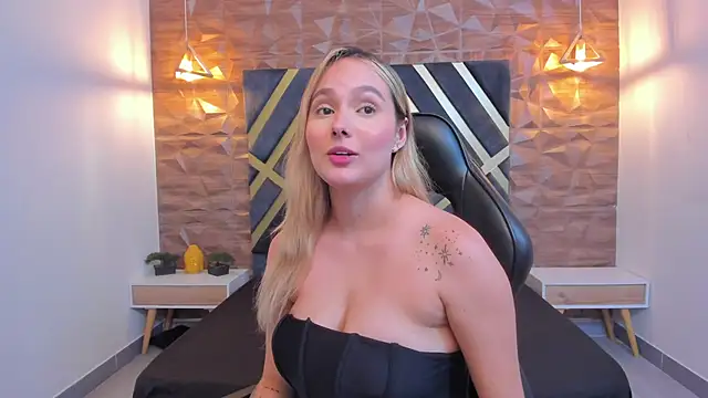 Emmaa_white_のライブXXXチャット