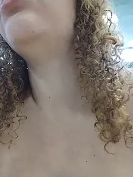 SirenRouge_69's Live XXX Chat