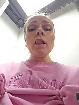 Bondgirl_013's Live XXX Chat