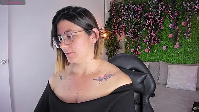 SarahDeyvis' Live XXX Chat