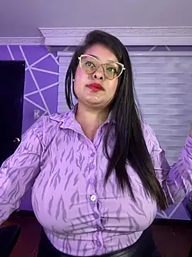 MiiaaJoness' Live XXX Chat