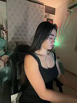 ZarahEvans' Live XXX Chat