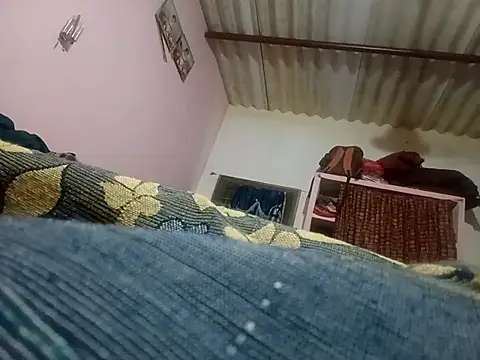 Jessi_25: διαδικτυακό σόου στην κάμερα