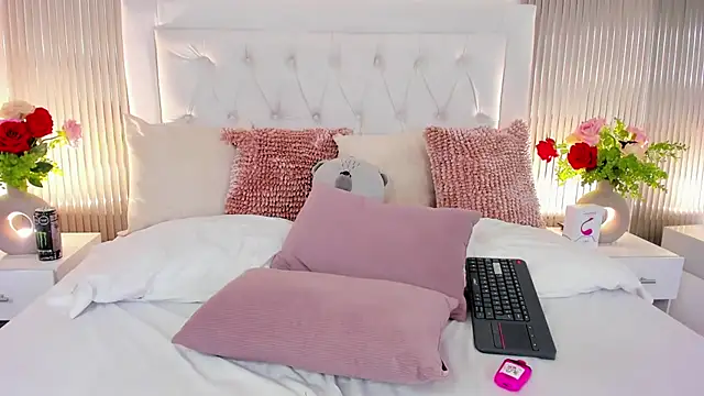 MelodySweetHoney's Live XXX Chat