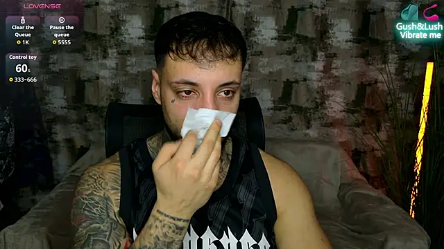 MasculineGuy99のライブXXXチャット