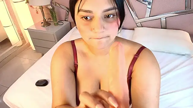 Nicollevsconttei's Live XXX Chat