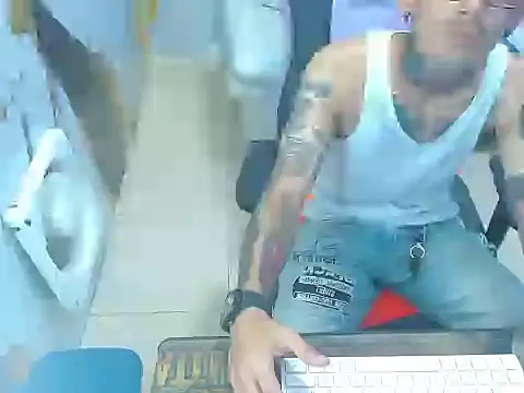 Chatroom XXX en direct de Boy_tatto77