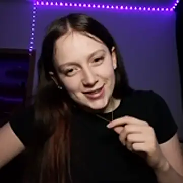 YoungLisaa18's Live XXX Chat