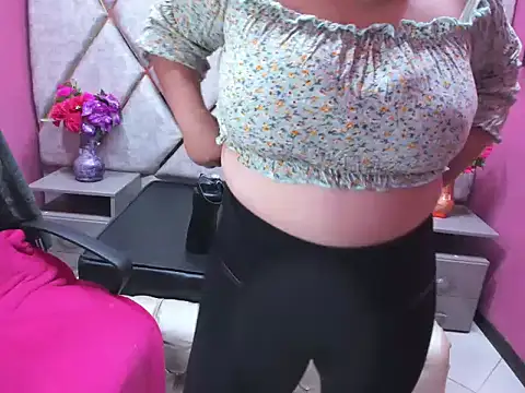 Онлайн чат XXX Sarah_Boobs_