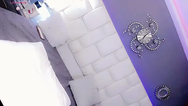 Kisses_Sophia's Webcam Show