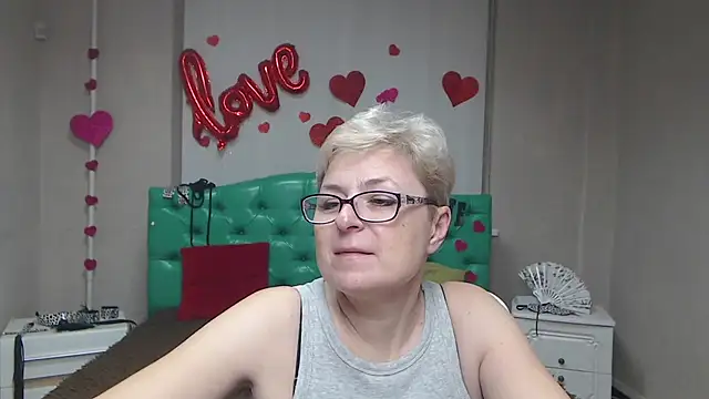 EmiliaGree's Live XXX Chat