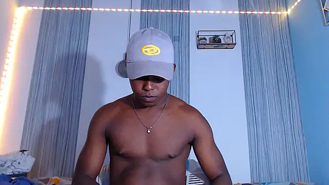 Dark_stallionX: онлайн-секс-чат