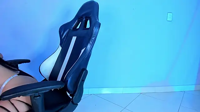 LuciaMoretti_'s Live XXX Chat